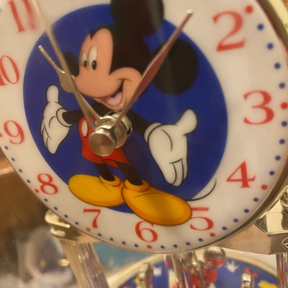 Mickey Mouse with his perpetual motion clock that works! - Picture 6 of 7